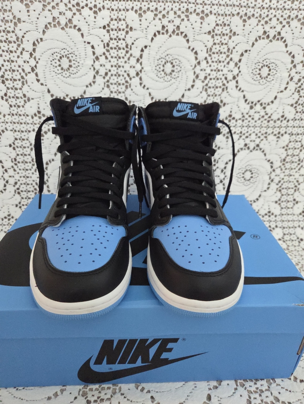Nike Air Jordan 1 Men's Retro High OG UNC Toe Sneakers University Blue Size 10 - Picture 4 of 11